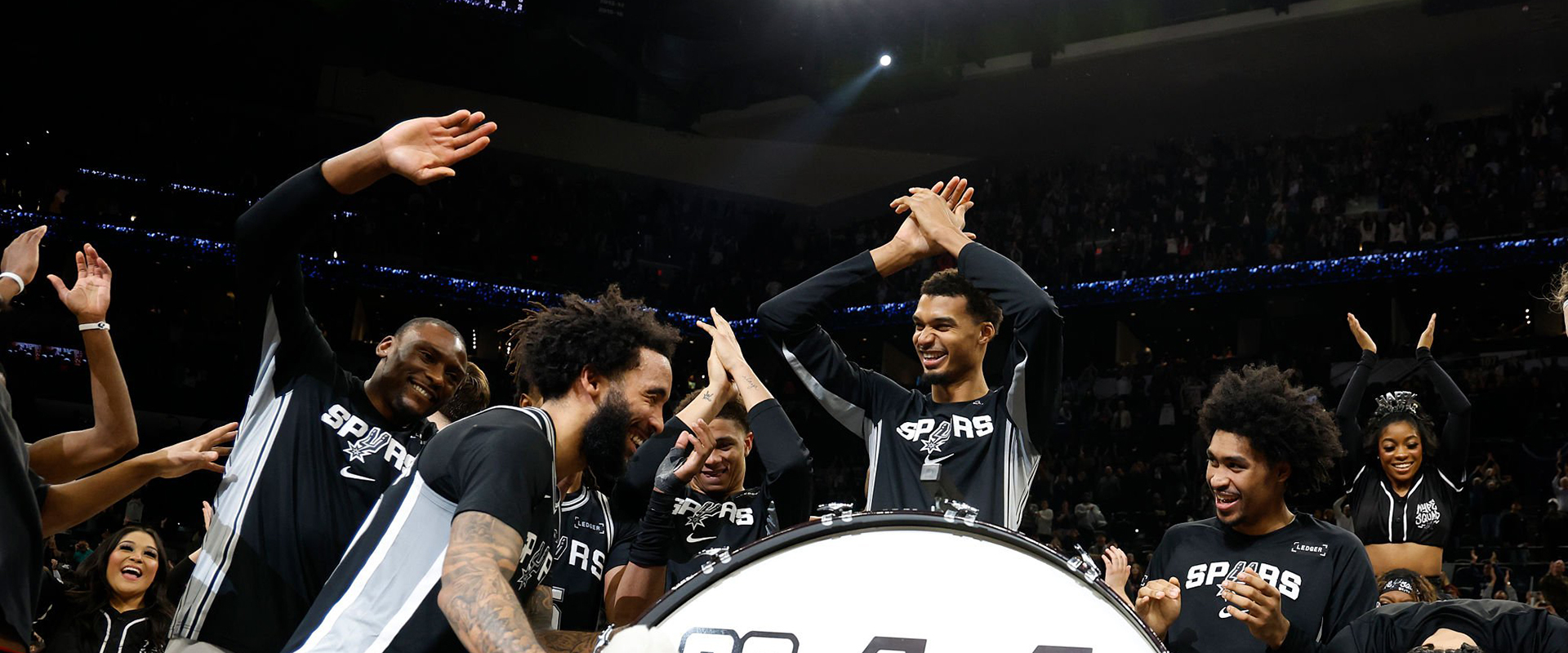 NBA常规赛精彩回顾：尼克斯vs马刺